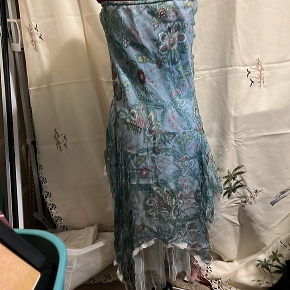 Dress, med, L’Pogee. Green with lace trim on underskirt - Picture 2 of 5